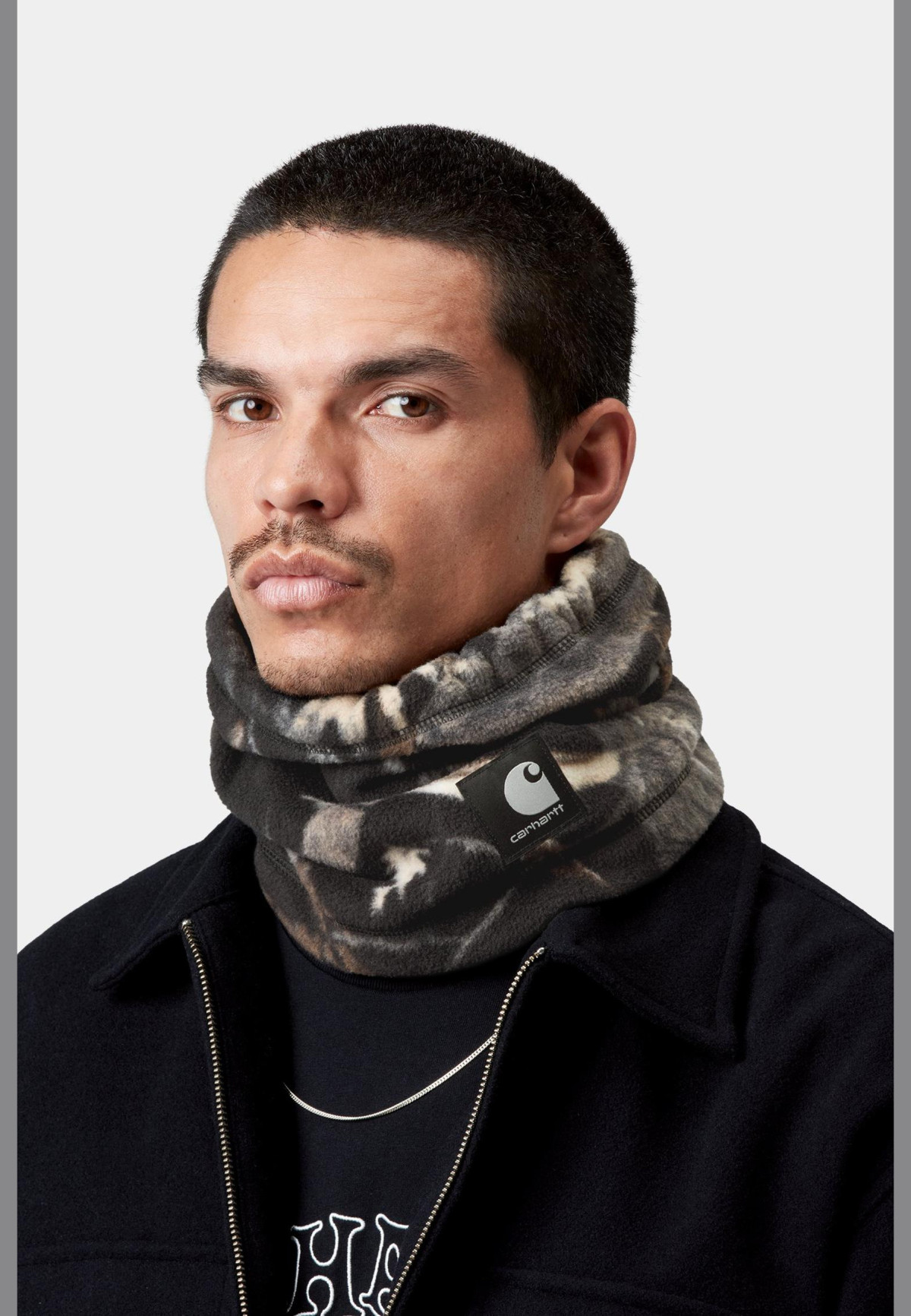 Carhartt WIP Blevin Neckwarmer Camo Feather Tree, Black