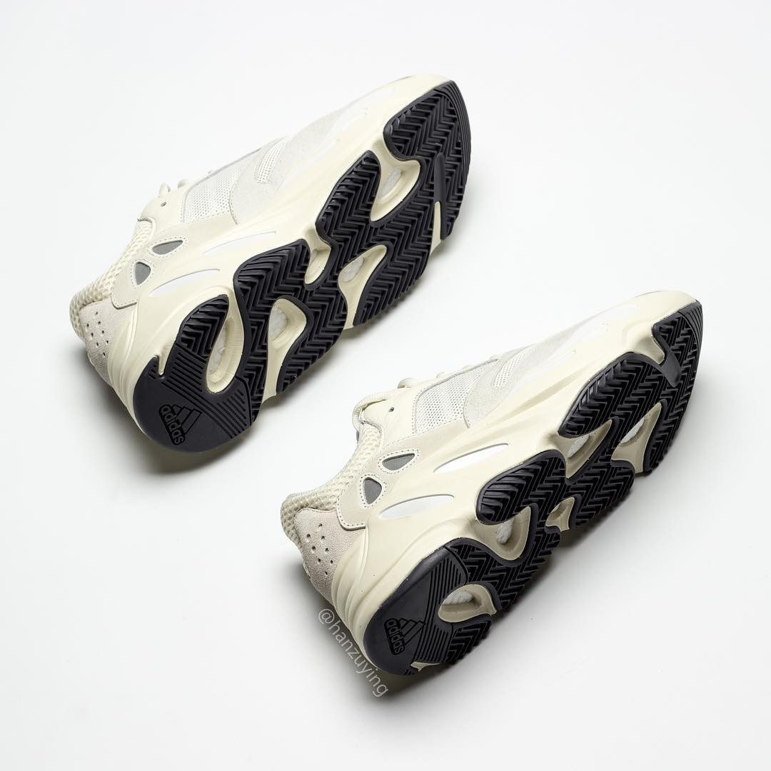 Adidas Yeezy Boost 700 Analog