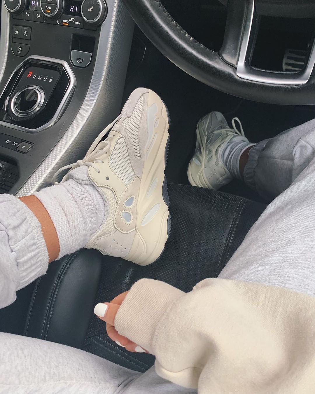 Adidas Yeezy Boost 700 Analog